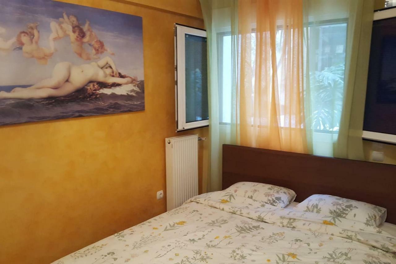Quiet Apartment In Plaka Atenas Exterior foto
